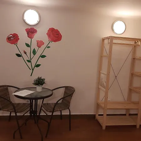 Apartment Apartman Voeroesmarty