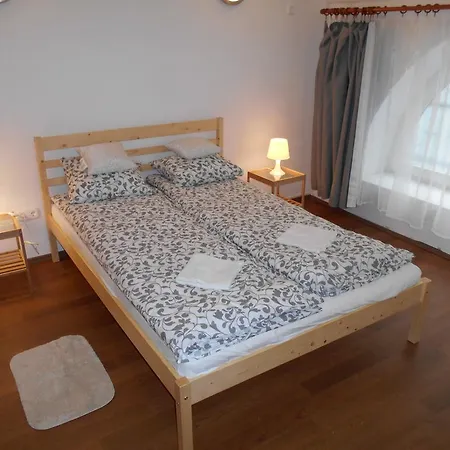 Apartman Voeroesmarty Apartment