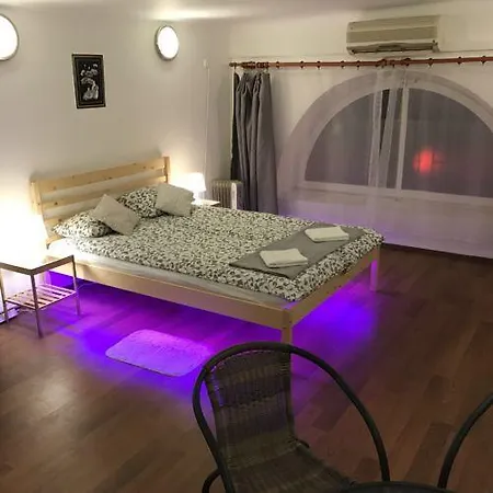 Apartment Apartman Voeroesmarty