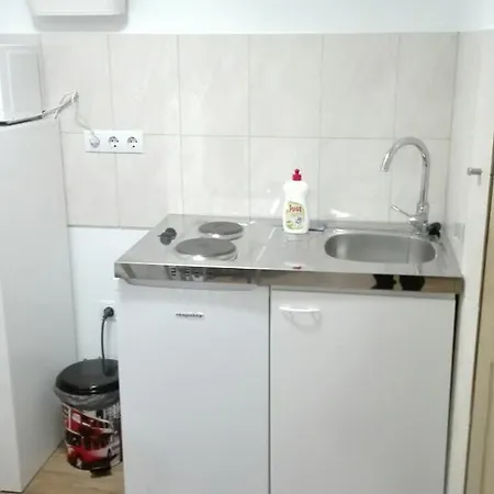 Apartment Apartman Voeroesmarty