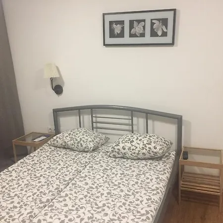 Apartment Apartman Voeroesmarty *