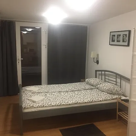 Apartment Apartman Voeroesmarty *